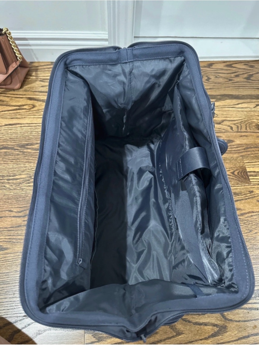 Beis Weekender Bag - Picture 4 of 4